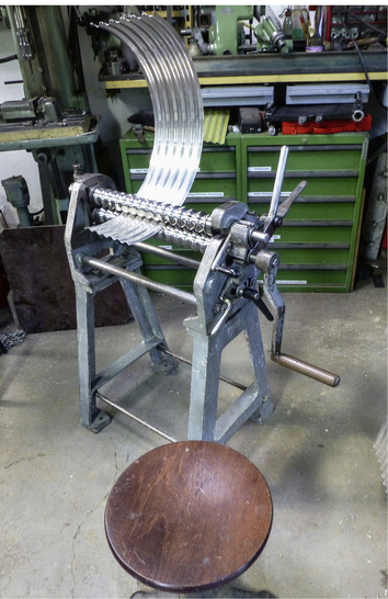 
Maschinenpark Marke Eigenbau: eine speziell zur Wellblech-bearbeitung angepasste Rundbiegemaschine
