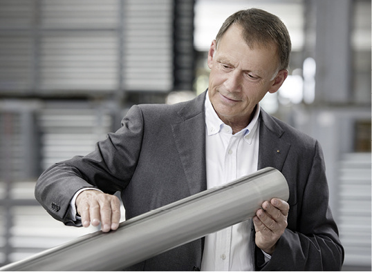 
Firmenchef Georg Wurzer ist stolz auf die geschweißten Uginox-Rohre



