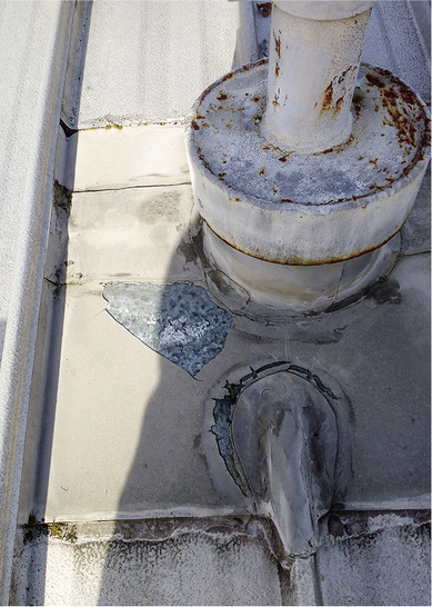 
UV-Belastung und/oder Weichmacherverflüchtigung führten im Laufe der Zeit zu deutlichen Rostschäden



