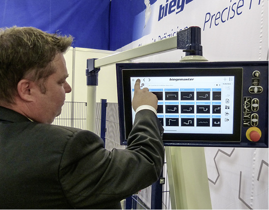 
Die Steuerung BMS Touch ermöglicht eine intuitive, einfache Bedienungdurch bloßes Antippen




