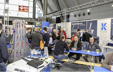 
Kaufmann zeigt eine große Bandbreite an Produkten, Zubehör, Werkzeugen und Hilfsmitteln



