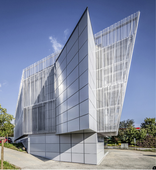 <p>
</p>

<p>
<p>
<span class="GVAbbildungszahl">1</span>
</p>

Fassade aus perforierten Aluminiumprofilen an einer Firmenzentrale auf dem Potaschberg in Grevenmacher
</p> - © steve troes fotodesign

