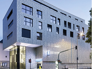 
Vorbildliche Gebäudeumnutzung veralteter Parkhausstrukturen



