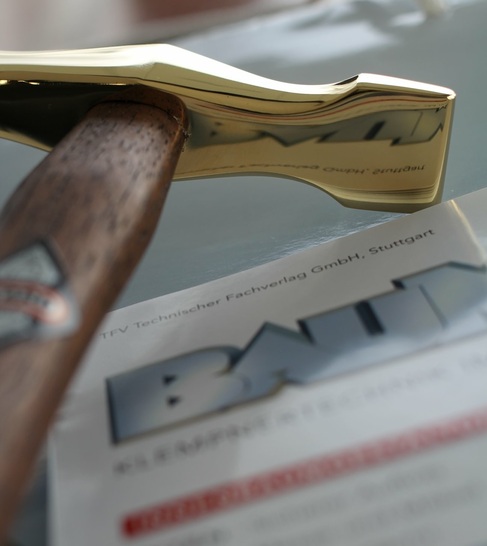 Im Wettbewerb Meisterstück des Jahres 2019 ist ein goldener Hammer von Picard zu gewinnen.