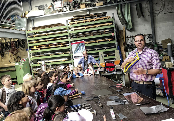
Nachhaltige PR: Welche Metalle es gibt und was man damit machen kann, erfuhren 43 Grundschulkinder bei Mirko Siegler in Bürstadt



