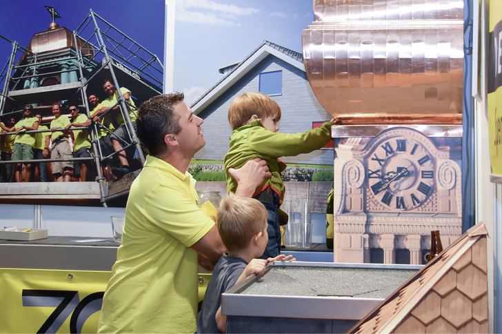 
Die Gewerbeschau bietet schon den ganz Kleinen die Gelegenheit, mit einem möglichen künftigen Beruf in Berührung zu kommen



