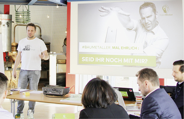 



Christian Bredlow sensibilisiert Teilnehmer des BAUMETALL-Workshops 
