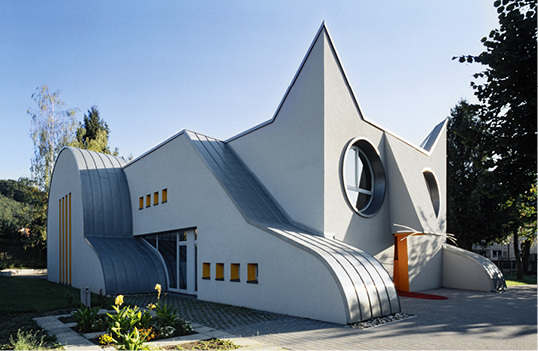 



BAUMETALL sucht den Fachbetrieb, der die Pfoten und das Dach dieser Katze mit Metall eingedeckt hat
