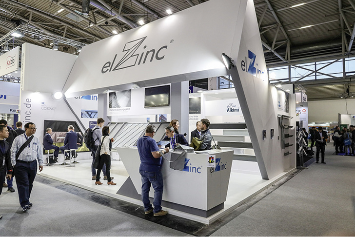 
Die spanischen Zinkspezialisten von elZinc stellten zahlreiche Titanzinkoberflächen vor



