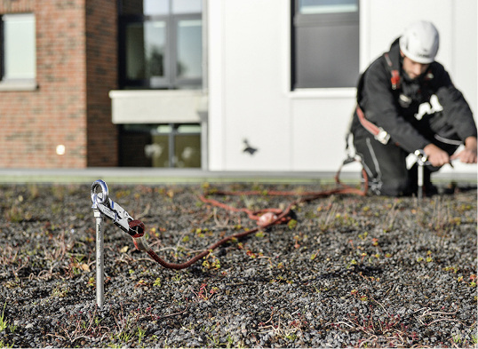 
Die durchdringungsfreie Anschlageinrichtung ABS Weight OnTop Max ist das erste Auflastsystem mit allgemeiner bauaufsichtlicher Zulassung



