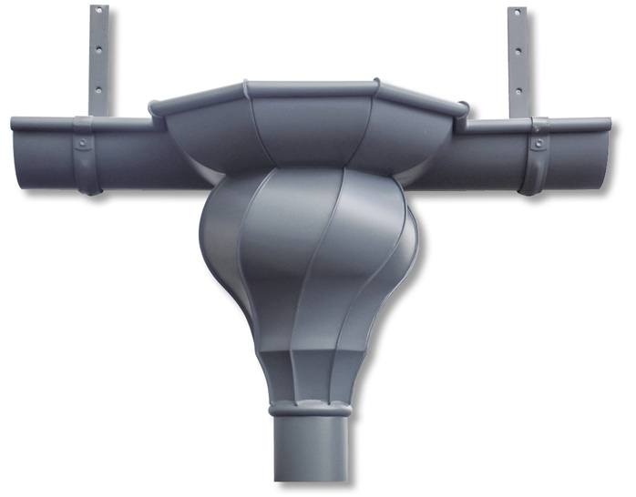 
Diesen Rinnenkessel aus vorbewittertem Titanzink fertigte Holger Wunderlich mithilfe von Joerg Hoyers Expertise an



