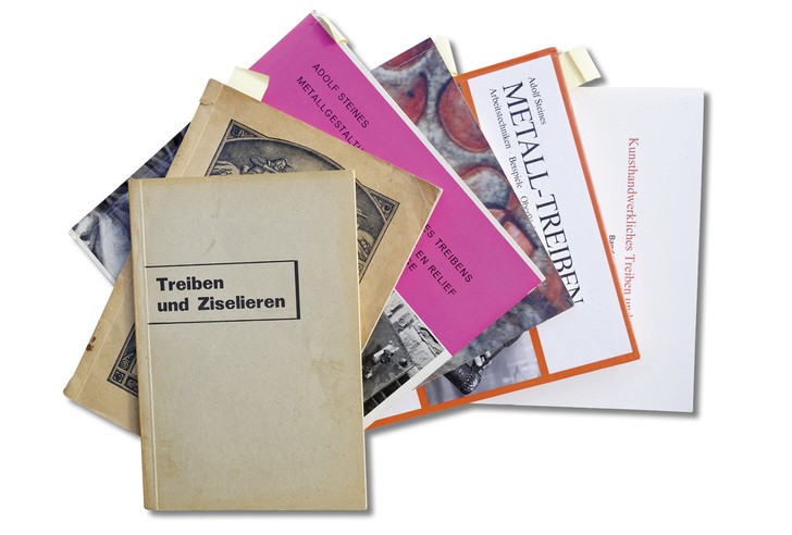 



Die Fachbuchsammlung von Florian Eisenholz enthält Fachwissen aus mehreren Generationen 
