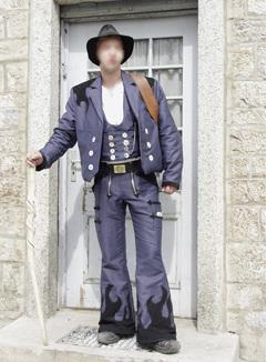 
Individuell geschneiderte Zunftkleidung gibt es bei Arthur Capelle



