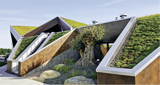 



Mit Schubfix LF 600 und Traufprofil TRP 140 sind auch Schrägdächer problemlos begrünbar
