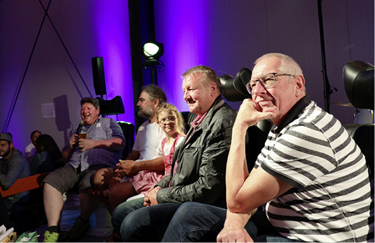 
Vor großem Publikum: René Engelhardt, Berthold Zürn mit Tochter Emelie, Achim Stoll und Klaus Hofmann beim S-Klasse-Talk



