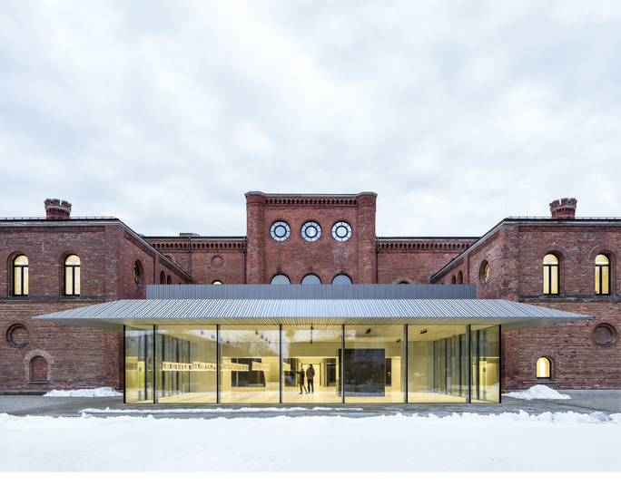 
Aluminiumbekleidung mit umlaufender Geometrie am Neubau der Fakultät für Design



