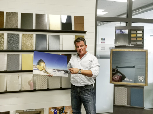 Bruno Rösch freut sich im Rimex-­Showroom über den neuen Standort in Weinstadt