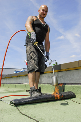 Der Profi-Handgriff für Perkeo-Schweißgeräte entlastet Handgelenk, Ellbogen und Schulter