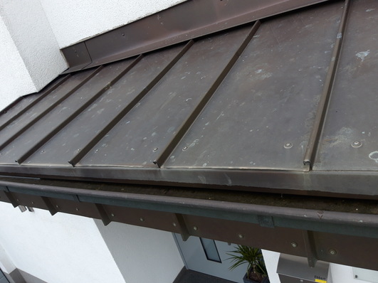 Dieses Vordach hält wohl wirklich jedem Sturm stand…