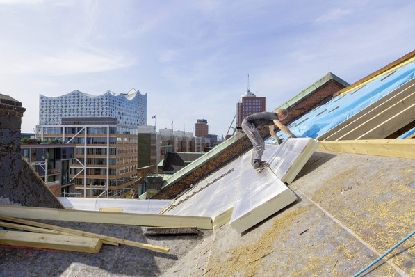 Die Metalldach-Dämmelemente Puren-Metal-Fix sind leicht und leistungsfähig