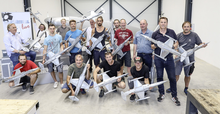 Erschöpft, aber sehr zufrieden präsentieren Teilnehmer und Trainer ihre Starfighter