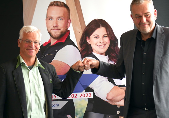 Peter Aicher, Vorsitzender von Holzbau Deutschland (links) und Dirk Bollwerk, ZVDH-Präsident, sind überzeugt, dass die Fachmesse ein Erfolg für alle Beteiligten sein wird 