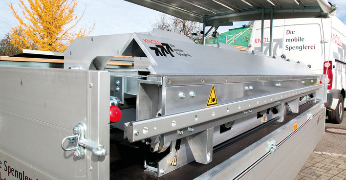 Die mobile Spenglerei mit der robusteren Version 6 C der Abkantbank eignet sich ­hervorragend für Einsätze auf Baustellen