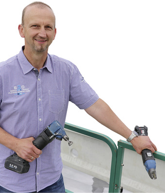 Alexander Stadler (Lerchenmüller GmbH) weiß, wie wichtig hochwertiges Werkzeug ist: „Mit den Akkuscheren und -nibblern von Trumpf sind wir für verschiedenste Trennaufgaben bestens gerüstet“