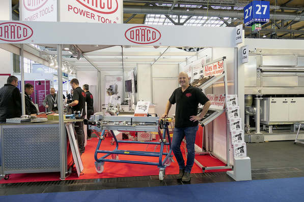 Jürgen Martin Sigel am Messestand von Dräco