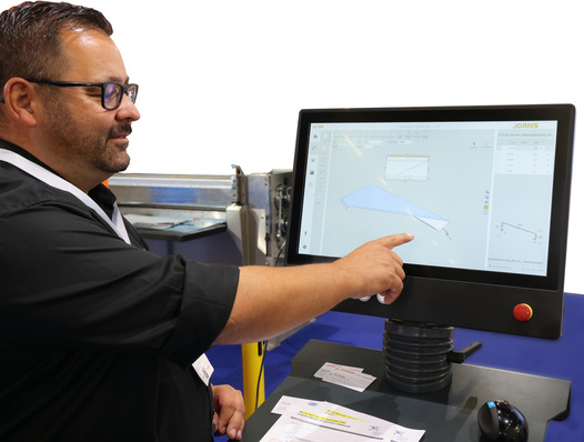 Marc Jorns stellt die neue Jorns-Steuerung JC100 für die Jorns-Biegemaschine JD und die Jorns-Doppelbiegemaschine JDB vor