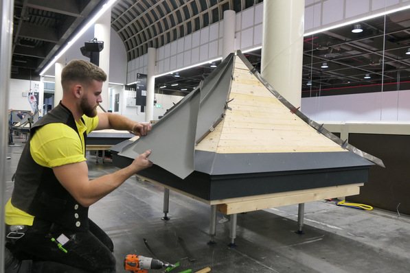 Leon Streit am Wettkampfmodell