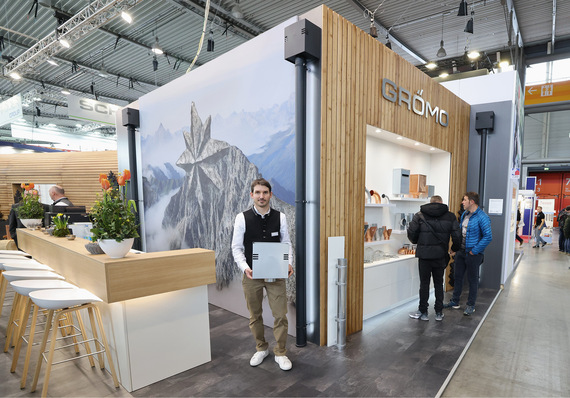  Manuel Kitzinger präsentiert einen Design-Flachdach-Wasserfangkasten