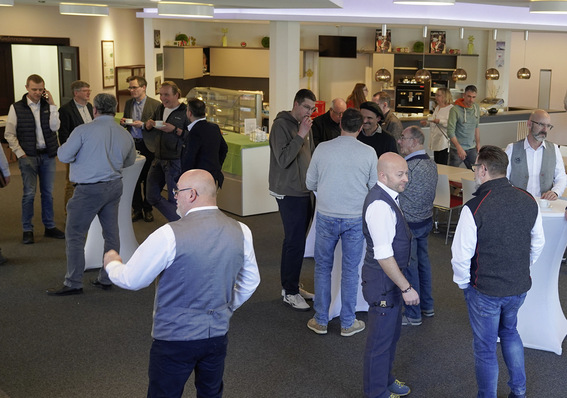    Fachgespräche im Foyer