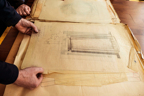 Im Firmenarchiv können die Galanteriespengler auf historische Zeichnungen und Entwürfe zurückgreifen