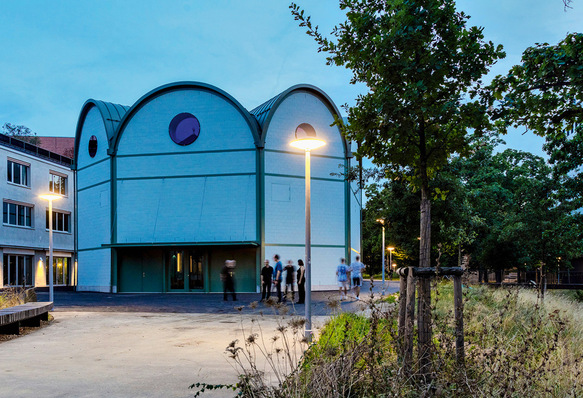 Unter bzw. in der neuen Kuppel Basel finden bis zu 600 Personen ...