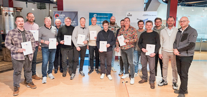 Nach bestandener Lernstandskontrolle erhielten alle Teilnehmer ihre Zertifikate