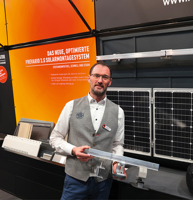 Berthold Ruck (Technischer Leiter, Prefa) informiert über Prefa-PV-Systeme