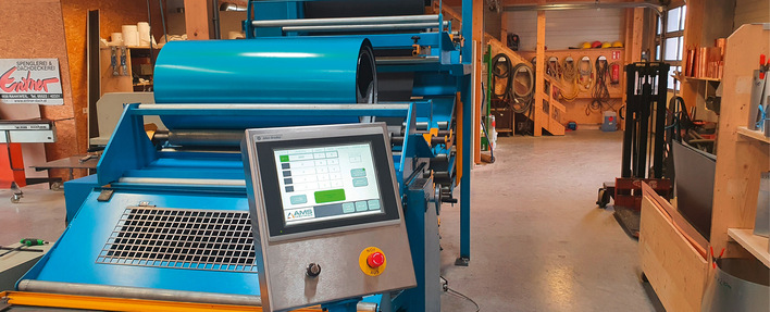 Neue AMS-Steuerung für eine Quer- und Längsteilanlage