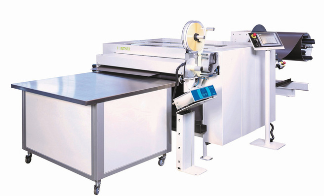 Die nuSlit von Forstner ist mit  wechselseitig angeordneten Spaltmesserpaaren ausgestattet