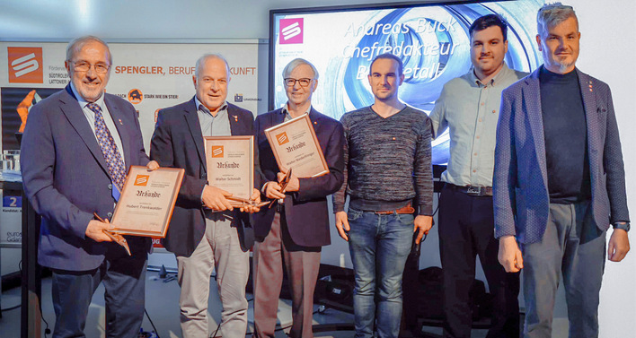 Hubert Trenkwalder, Walther Schmidt, Walter Niederfriniger und drei der vier neuen Vorstände. Es sind: Patrick Bertignoll, Dieter Syer und Marcel Messner