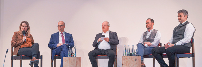 Podiumsdiskussion: Laura Kornhaaß, Stefan Menrath, Robert Smejkal, Berthold Ruck und Peter Drews