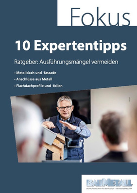 Gerne! Ein optimierter, themenrelevanter Alt-Text für Ihre Zielgruppe und das genannte Bild könnte lauten: „Ein Referent präsentiert vor Fachpublikum zehn Expertentipps zur modernen Metallverarbeitung in der Gebäudetechnik, mit einer Folie auf Deutsch im Hintergrund.“ Sie können den Alt-Text je nach Veröffentlichungsschwerpunkt noch präzisieren, beispielsweise: „Fachvortragender vermittelt zehn praxisnahe Tipps zu Verarbeitungstechniken von Metall an Spengler und Klempner, deutschsprachige Präsentationsfolie im Hintergrund.“. - © BAUMETALL