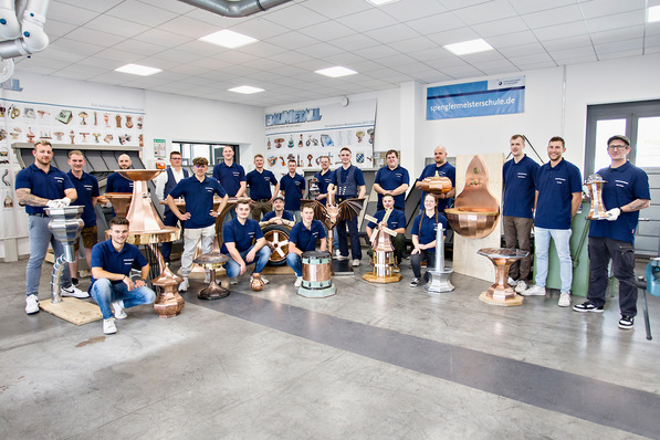 So sehen stolze Spenglermeister aus. Das BAUMETALL-Team gratuliert herzlich!