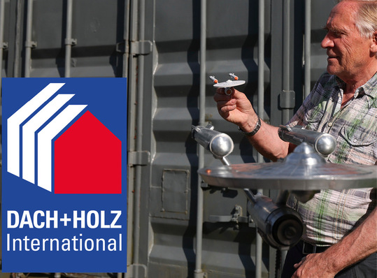 Freut sich auf Köln: Friedrich Reinbold mit seinem Raumschiff-Prototyp