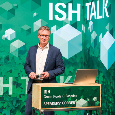 Frank Neumann von der Initiative Zink referiert auf der vom ZVSHK ausgerichteten ISH-Sonderausstellung. Informationen dazu sind mit diesem QR-Code direkt abrufbar