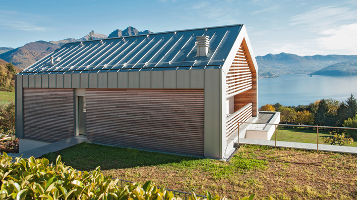 Fotografin Gabriele Buratti hat die Titanzinkschönheit am Iseosee perfekt abgelichtet
