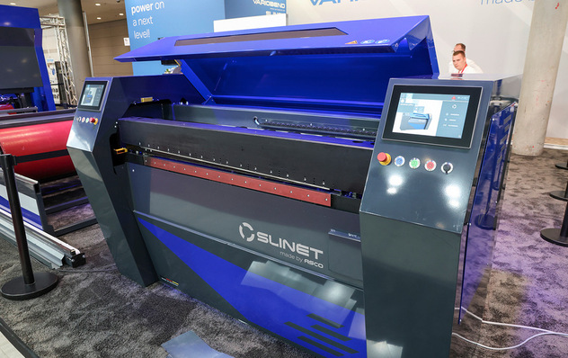 Die Querteilanlage Slinet 1.0 mit automatischer Messerverstellung und Schlagschere zur Querteilung