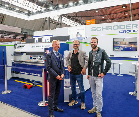 Franz Schröder und Klaus sowie Manuel Tschann im Kundengespräch