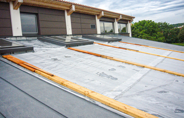 Was mag sich unter dieser Folienabdeckung verstecken?