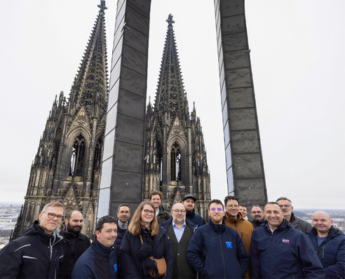 Fachlicher Austausch auf höchstem Niveau: die Delegation der Notre-Dame-Dachhandwerker zu Besuch auf dem Kölner Dom